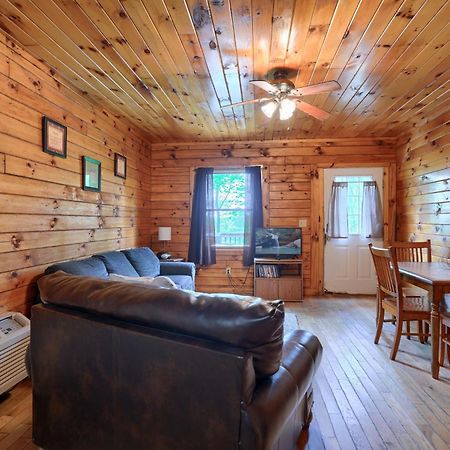 Blue Rose Cabins - Pine Ridge Cabin ローガン エクステリア 写真