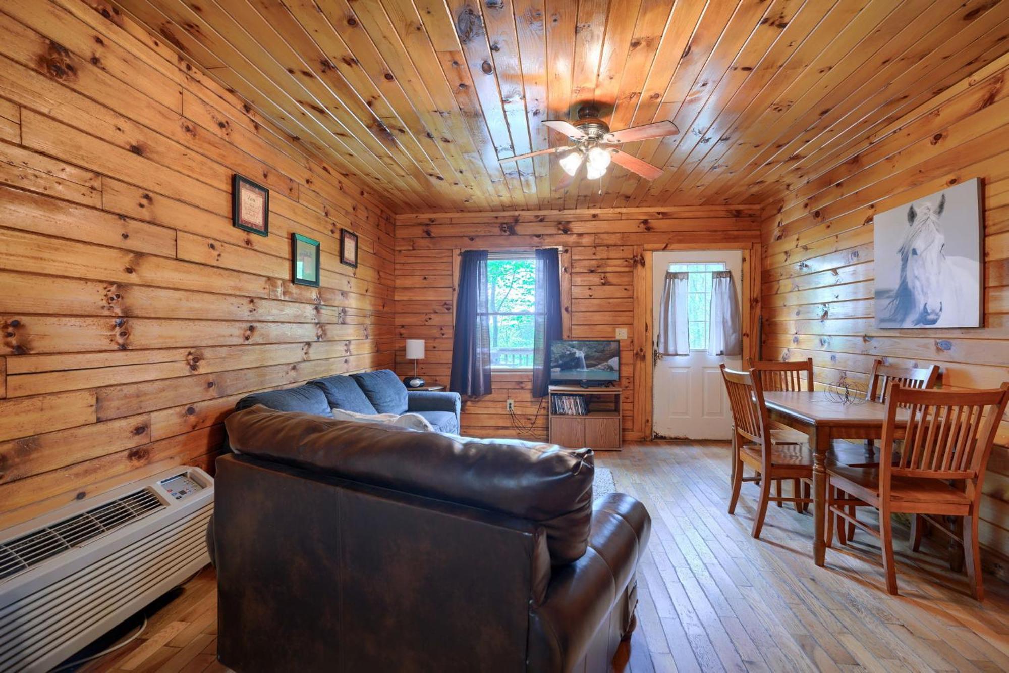 Blue Rose Cabins - Pine Ridge Cabin ローガン エクステリア 写真