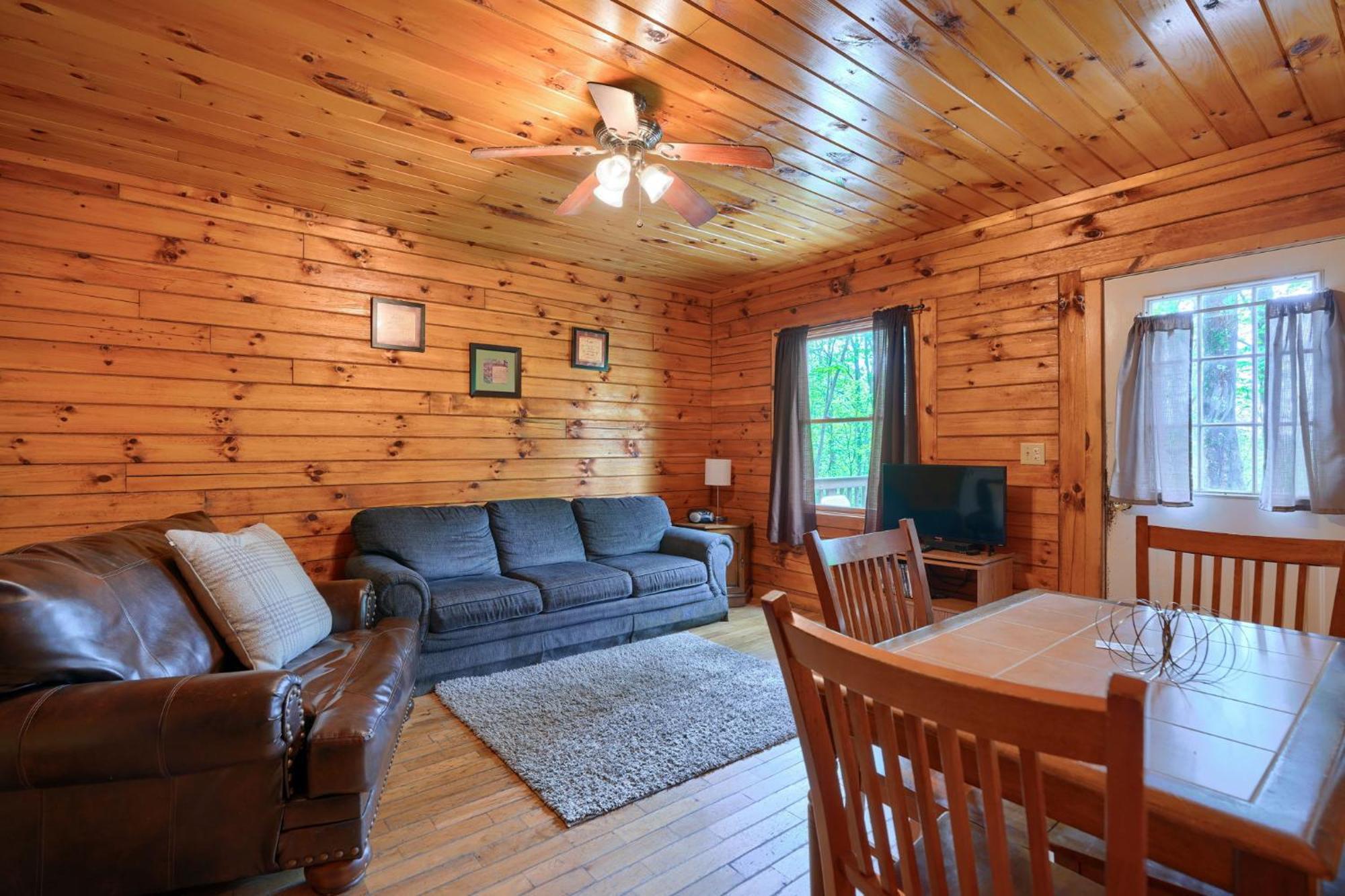 Blue Rose Cabins - Pine Ridge Cabin ローガン エクステリア 写真