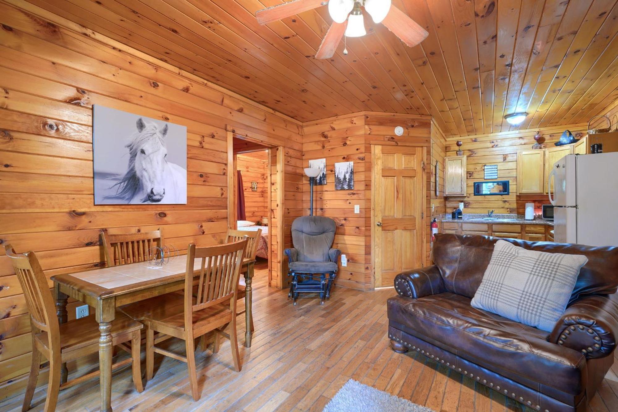 Blue Rose Cabins - Pine Ridge Cabin ローガン エクステリア 写真